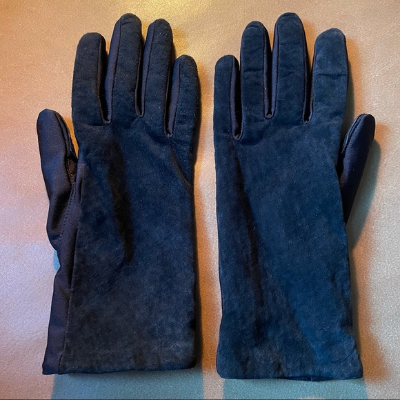 Accessories - Suede black leather nylon and Lycra gloves riding vintage winter fall cold
